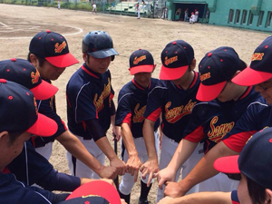 野球部が初めての公式試合を行いました。